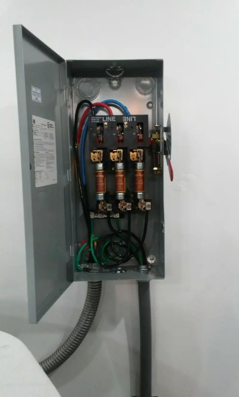 Three-phase disconnect switch installed for Smoke Detector Installation in Silver Springs